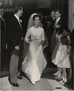 Lady Philippa Wallop indossa un abito da sposa Belleville Couture